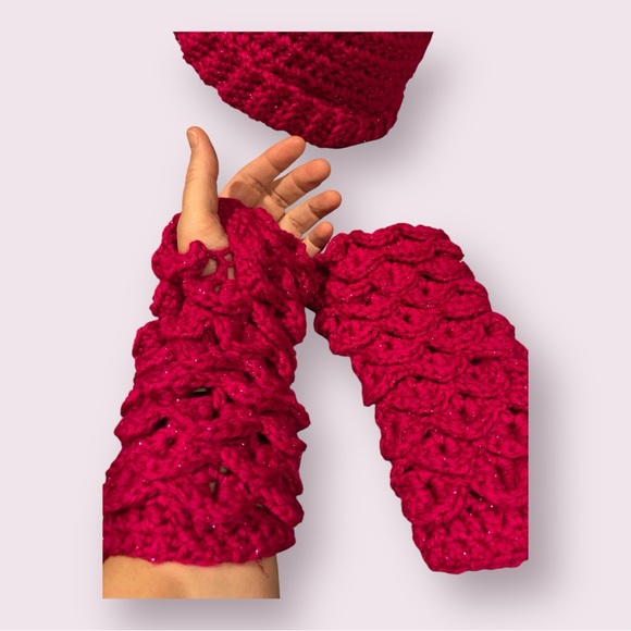 Crochet Dragon Scale Fingerless Mittens - Red Heart Metallics Fuchsia - Picture 7 of 16